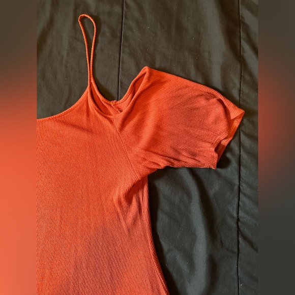 Cold shoulder top - Picture 4 of 7